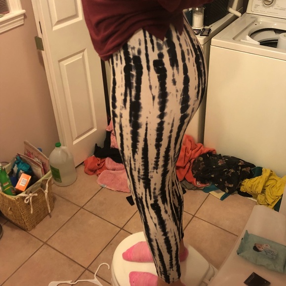 Patterned b&w leggings - Picture 4 of 4